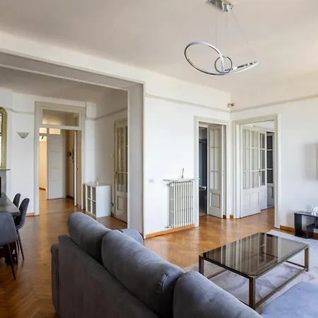 Prestige Lakeview Historic Center Apartment *